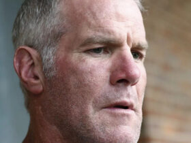 Favre must remain in welfare lawsuit, Mississippi argues