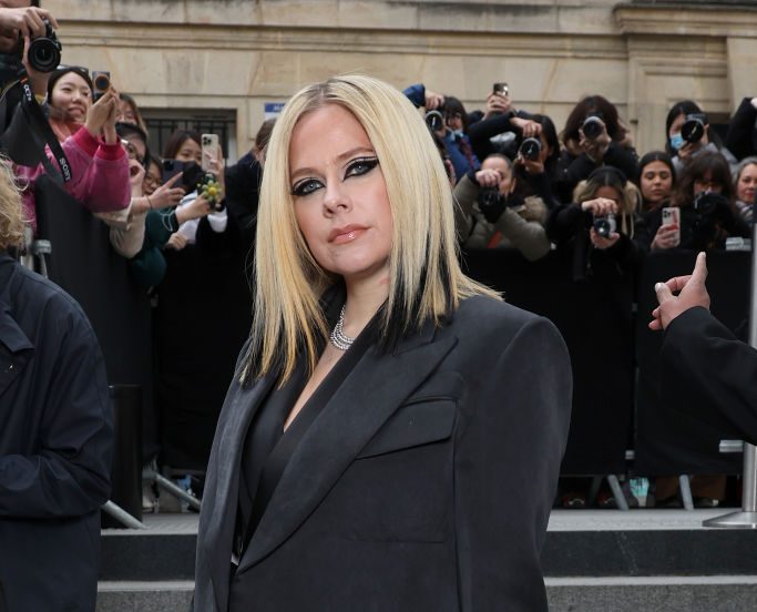 Avril Lavigne Suits Up for Lanvin’s Fall 2023 Paris Fashion Week Show – WWD