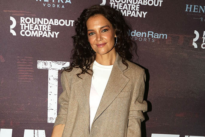 Katie Holmes Slips on Flats & Floral Dress for ‘The Wanderers’ – Footwear News