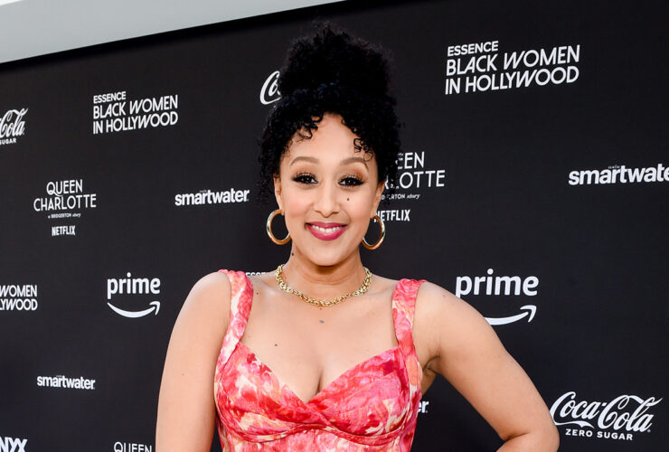 Tamera Mowry Blooms in Florals at Essence Black Women in Hollywood – Footwear News