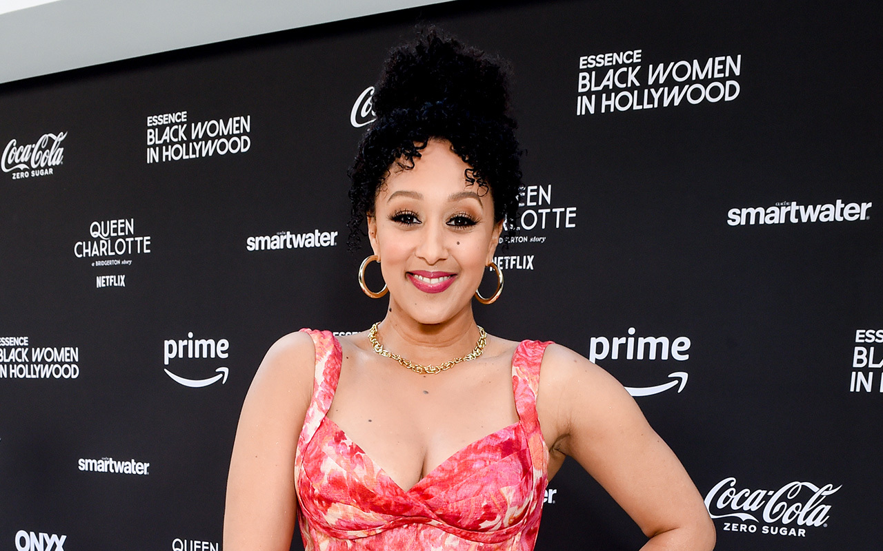 Tamera Mowry Blooms in Florals at Essence Black Women in Hollywood – Footwear News