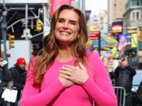 Brooke Shields Pops in Pink Jumpsuit & Matching Pointy Pumps on ‘GMA’ – Footwear News