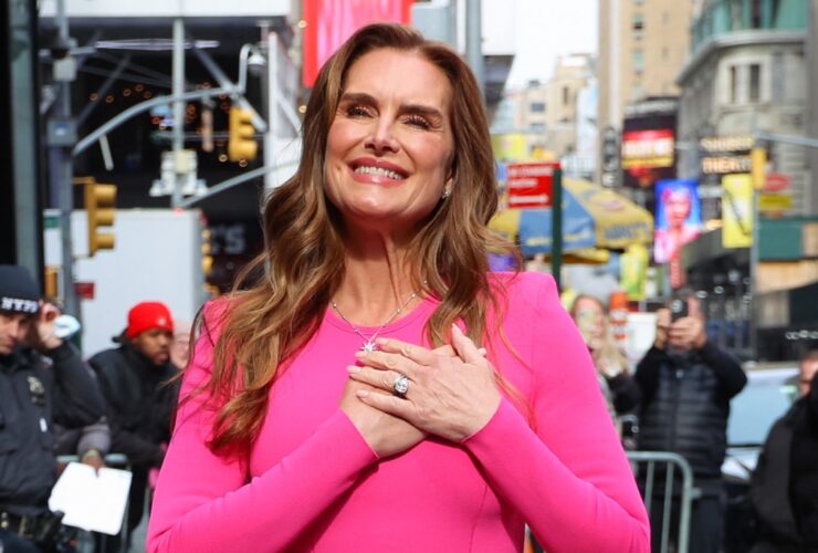 Brooke Shields Pops in Pink Jumpsuit & Matching Pointy Pumps on ‘GMA’ – Footwear News