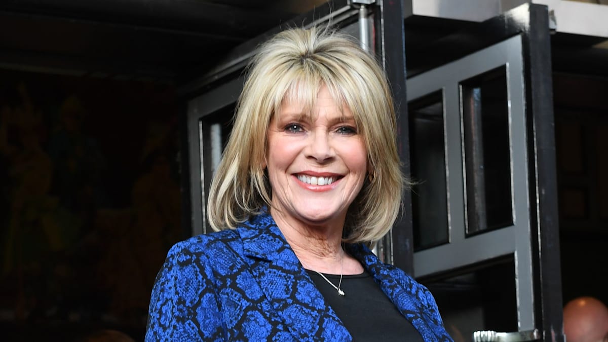 Loose Women’s Ruth Langsford is a total vixen in daring leather jacket