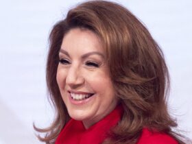 Loose Women’s Jane McDonald is a water nymph as she poses in slinky swimsuit – wow