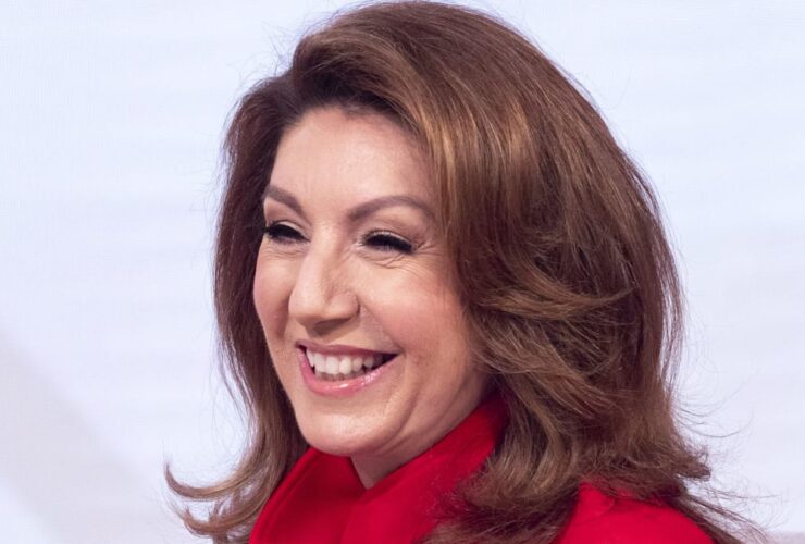 Loose Women’s Jane McDonald is a water nymph as she poses in slinky swimsuit – wow