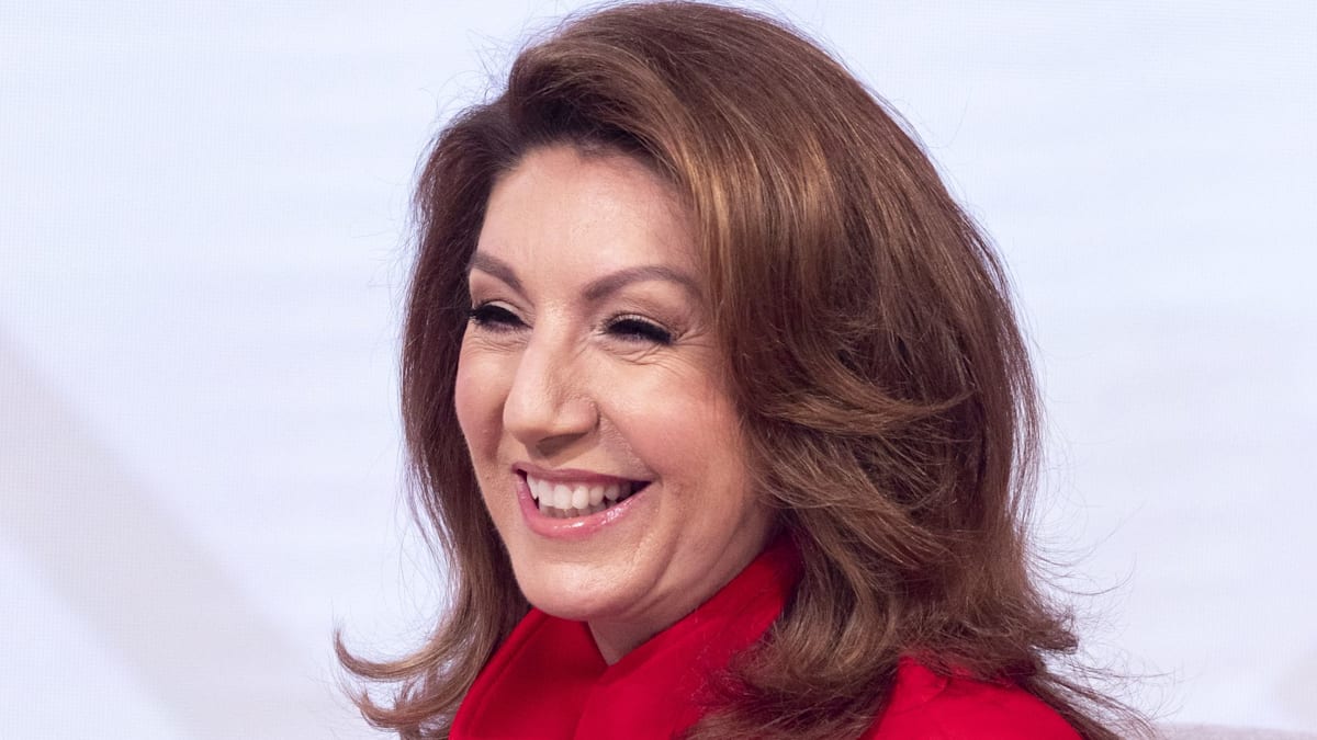 Loose Women’s Jane McDonald is a water nymph as she poses in slinky swimsuit – wow