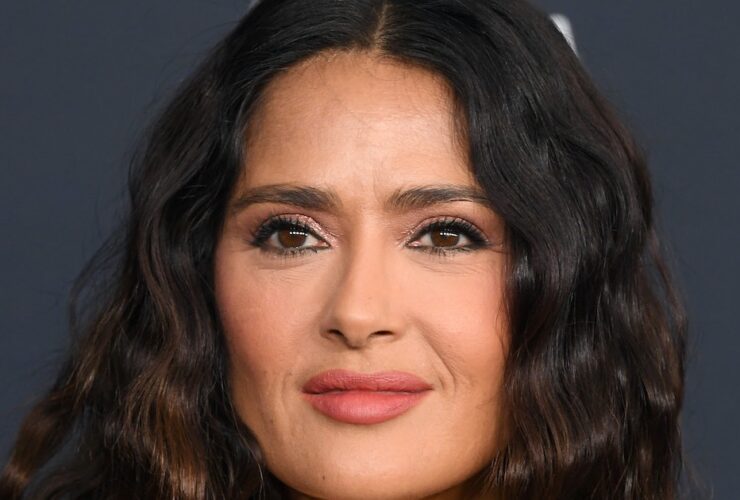 Salma Hayek’s Green Makeup Is An Electrifying Complement To Brown Eyes