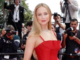 Jennifer Lawrence Ditches Heels For Flip-Flops On Cannes Red Carpet