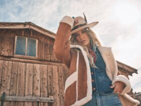 Wrangler Signs Multi-Year Deal with Country Music Star Lainey Wilson – Sourcing Journal