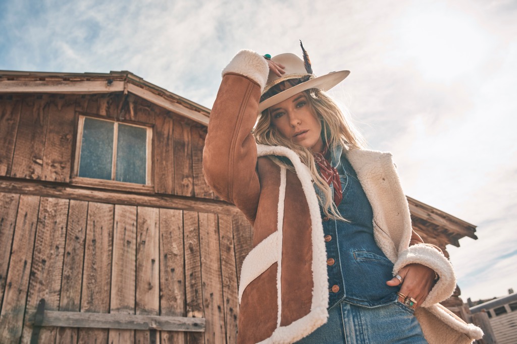 Wrangler Signs Multi-Year Deal with Country Music Star Lainey Wilson – Sourcing Journal