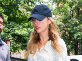 Taylor Swift Masters the Preppy Look