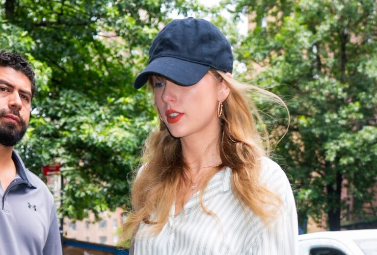 Taylor Swift Masters the Preppy Look