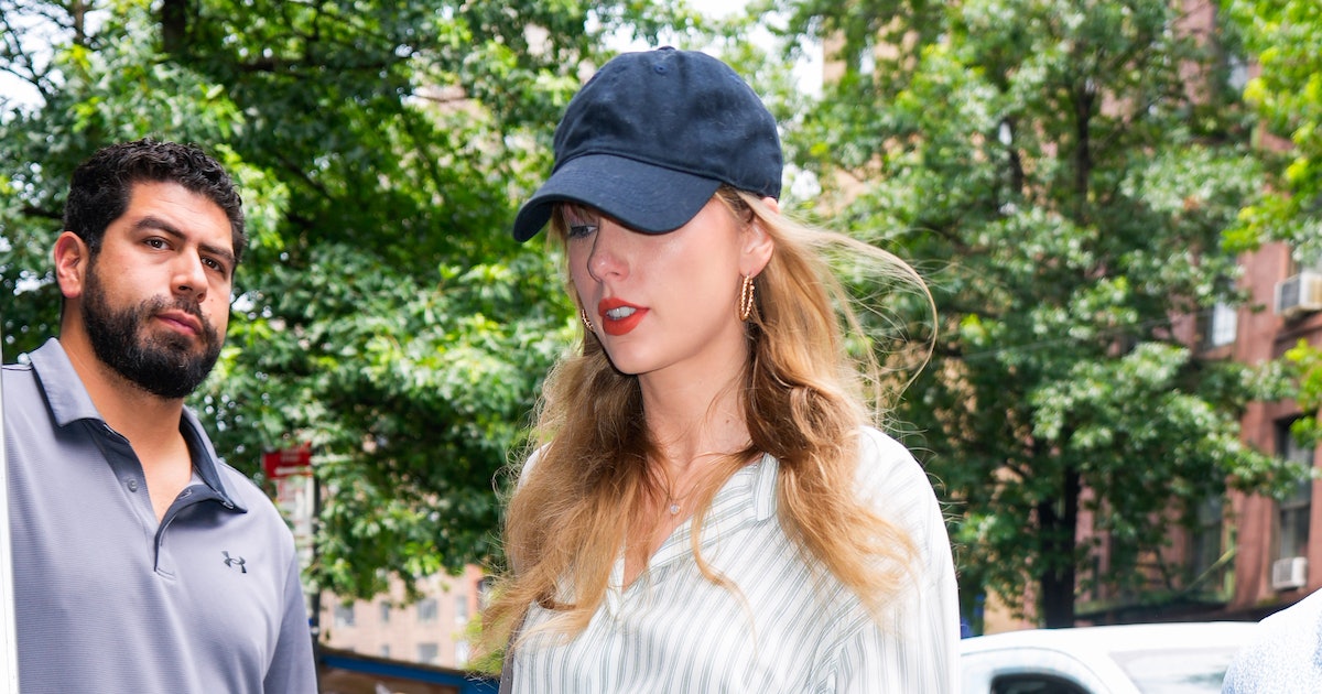 Taylor Swift Masters the Preppy Look