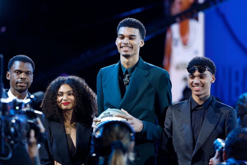 Victor Wembanyama’s Sister Eve Goes Viral in Power Suit at NBA Draft – WWD