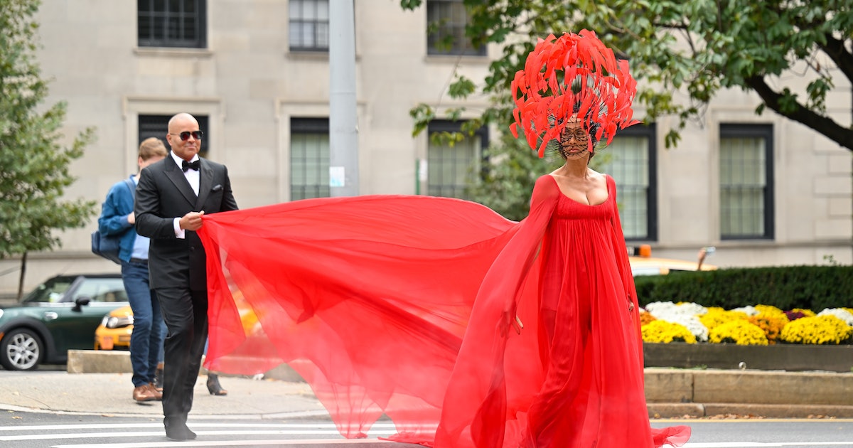 And Just Like That… Season 2, Episodes 1 & 2 Fashion Recap: Meet Me at the Met