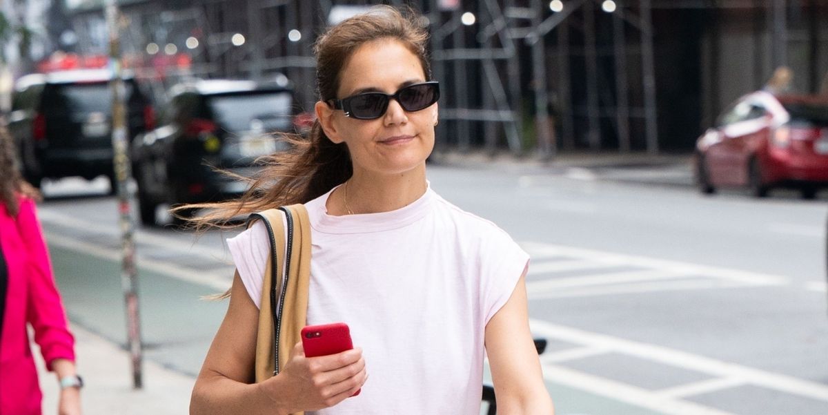 Katie Holmes Goes on an Errand Run in Sweatpants and Sneakers