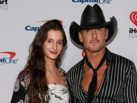 Tim McGraw’s model daughter puts her endlessly long legs front and center in mesmerizing photo