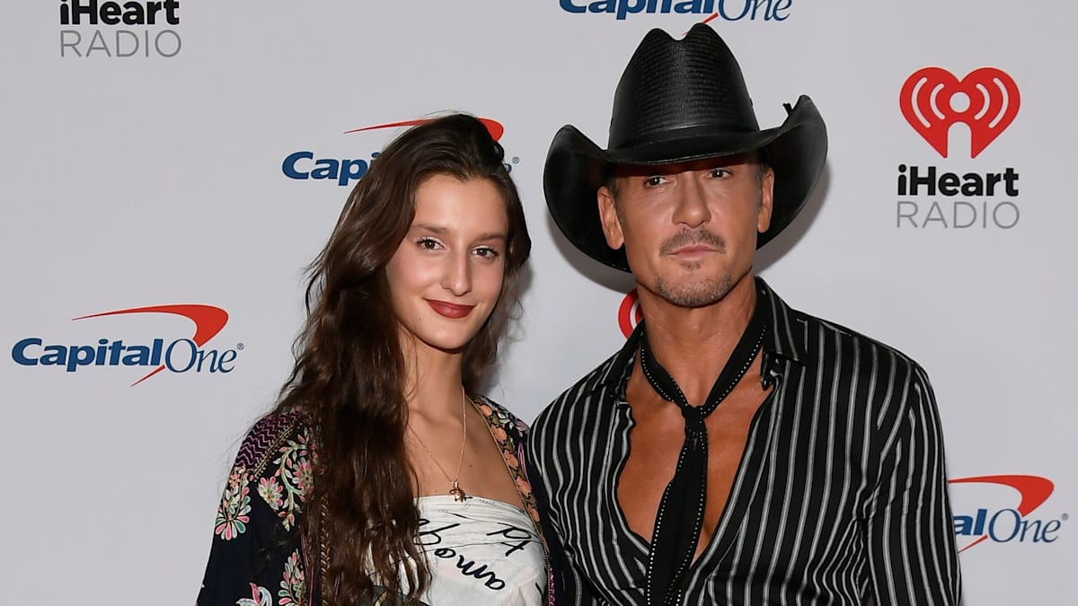 Tim McGraw’s model daughter puts her endlessly long legs front and center in mesmerizing photo