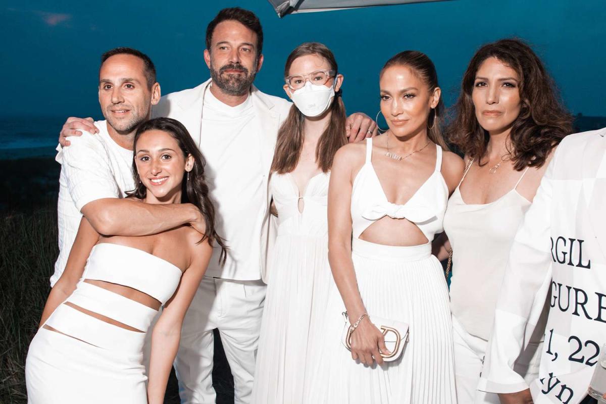 Ben Affleck, Jennifer Lopez Make Rare Appearance with His Daughter, 17, at Star-Studded White Party