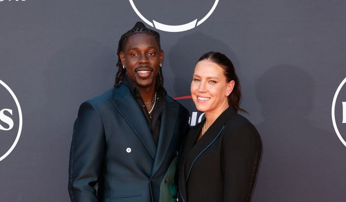 Jrue and Lauren Holiday Suit Up in Loafers and Heels for ESPYs 2023 – Footwear News