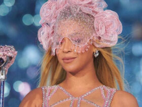 Beyoncé Wears a Dreamy Pink Georges Hobeika Creation on Stage