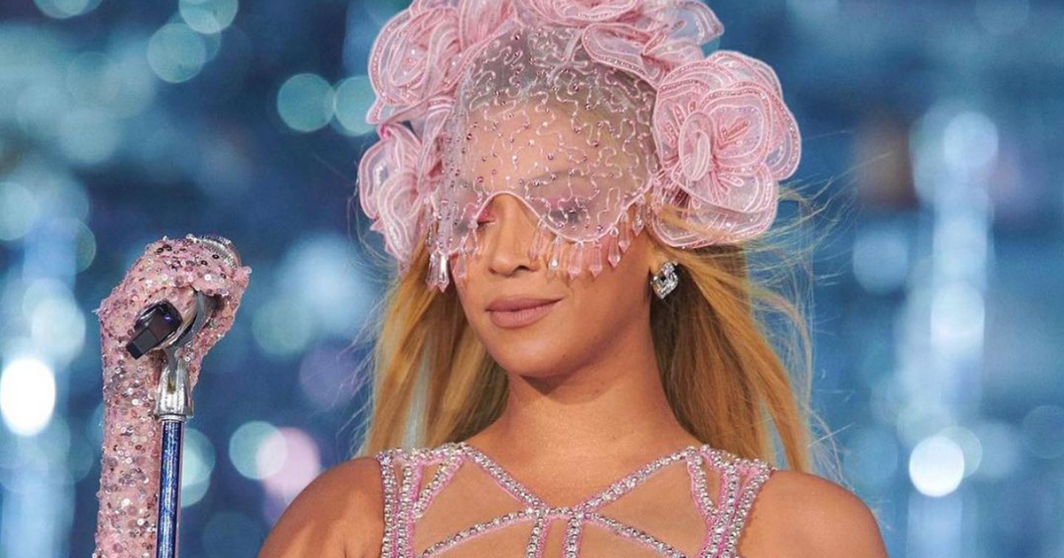 Beyoncé Wears a Dreamy Pink Georges Hobeika Creation on Stage