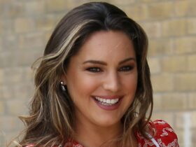 Kelly Brook wows in curve-hugging mini dress