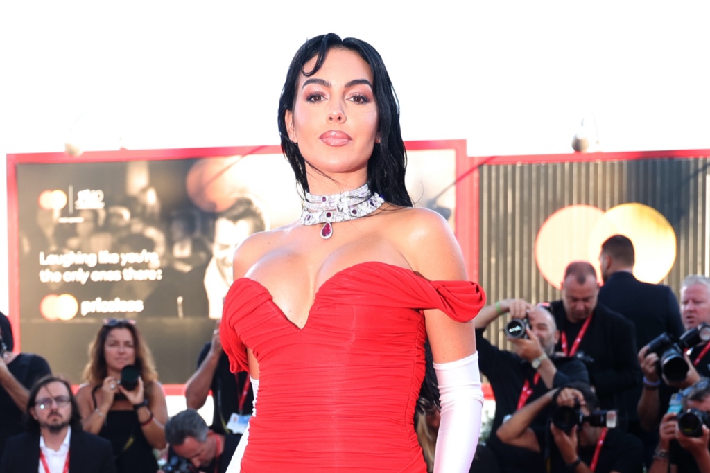 Georgina Rodriguez Brings Drama in Red to Venice Film Festival – Footwear News