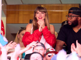 Taylor Swift Cheers on Travis Kelce in Dôen Top at KC Chiefs Game – WWD