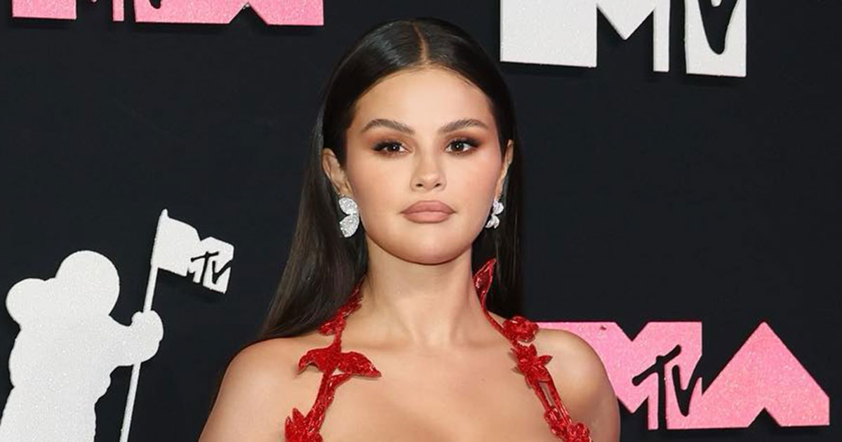 Selena Gomez Wore a Bespoke Oscar de la Renta Dress to the 2023 MTV VMAs