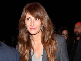 Julia Roberts Takes Gucci’s Spring 2024 Show in Classic Black Pumps – Footwear News