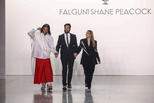 Law Roach, the image architect, rethinks his own image with a New York Fashion Week show – The Daily Reporter