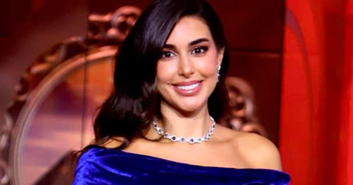 Yasmine Sabri’s Royal Blue Velvet Gown Is the Perfect Dress for the Festive Season