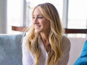 Sarah Jessica Parker shares her honest opinion about society’s obsession with ageing: “We are as unkind to each other as Hollywood ever was to women”.