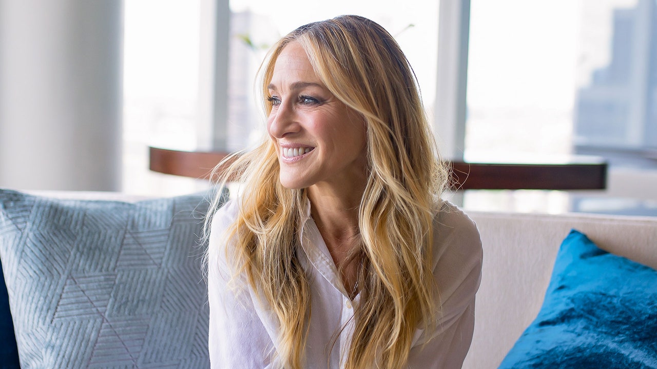 Sarah Jessica Parker shares her honest opinion about society’s obsession with ageing: “We are as unkind to each other as Hollywood ever was to women”.