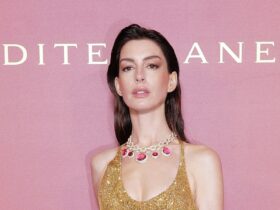 Anne Hathaway displays phenomenal physique in figure-hugging dress with a twist