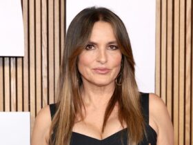 Mariska Hargitay stuns in beautiful form-fitting black gown for heartfelt red carpet appearance