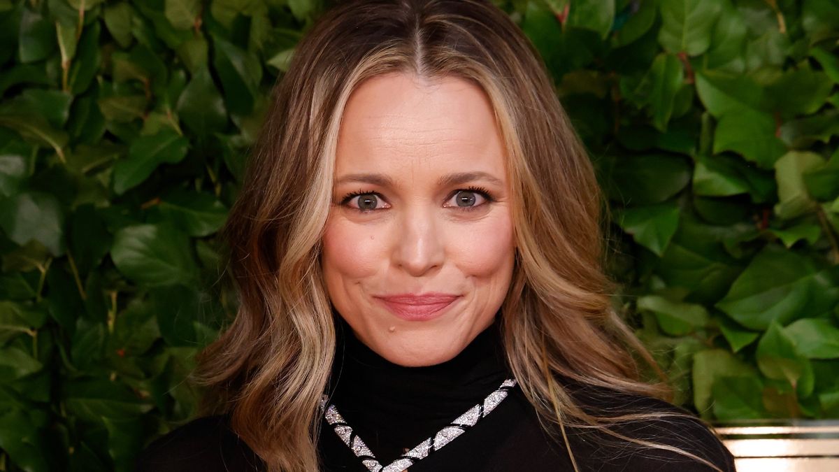 Rachel McAdams Pairs A Givenchy Dress With Bulgari Jewelry On the Red Carpet This Week