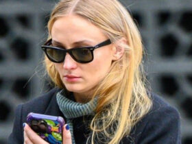 Sophie Turner’s Head-to-Toe Black Outfit Is Perfect for Chilly Winter Days