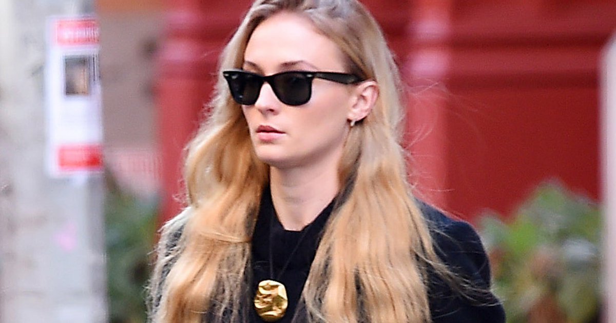 Sophie Turner’s Low-Key Outfit Embraces French-Girl Fashion