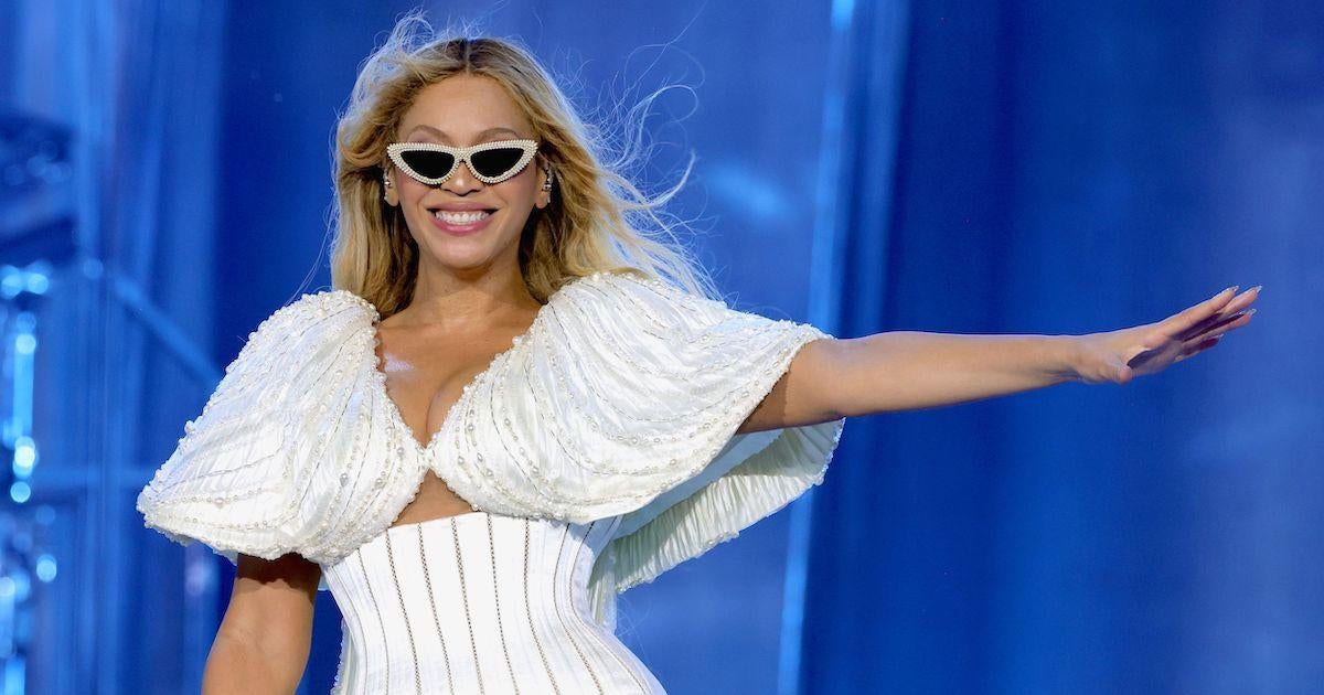 Beyoncé Hit With Skin-Lightening Accusations, But Her Mom Isn’t Having It