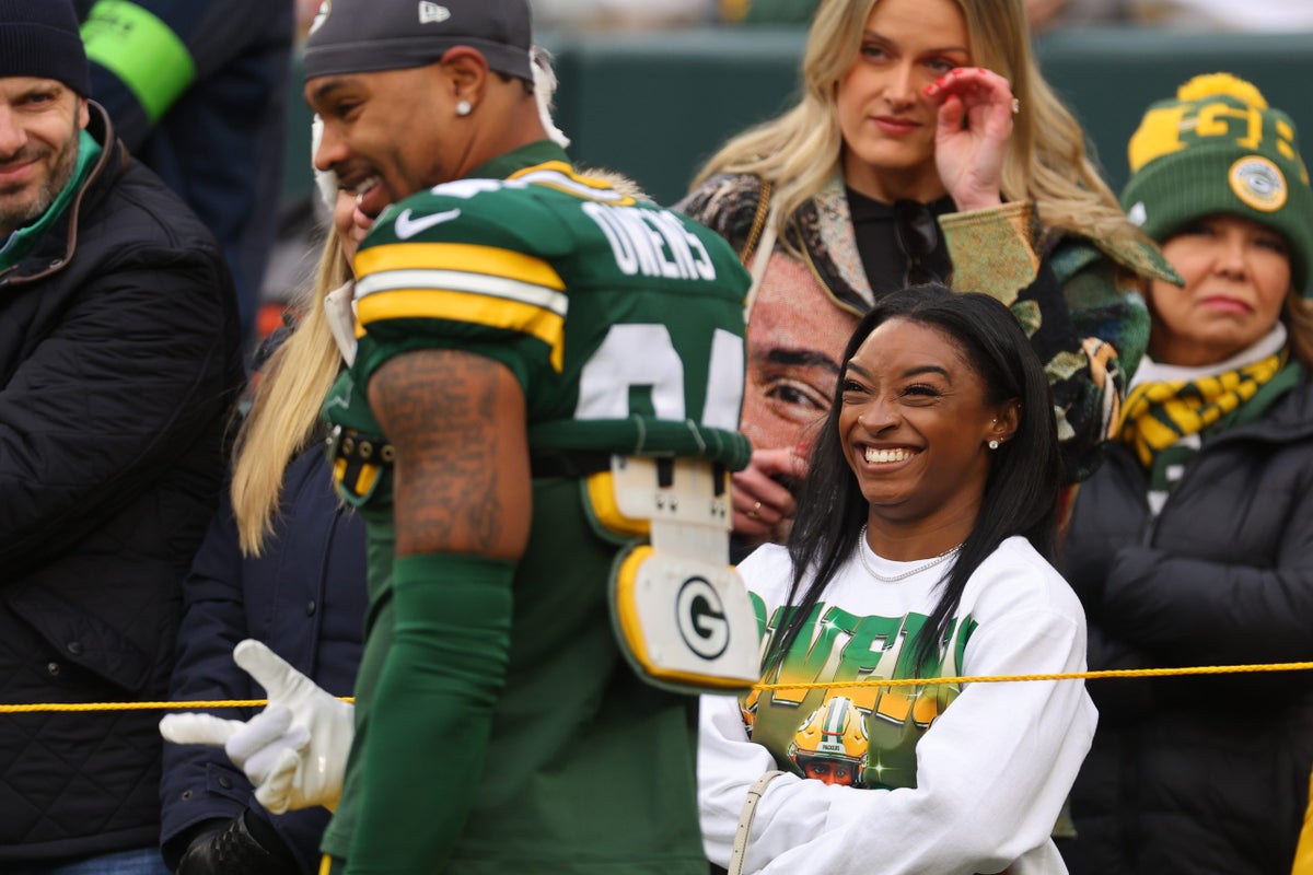 Simone Biles Had The Funniest Response To Her Husband Leaving The Green Bay Packers To Play In Chicago